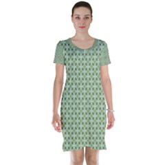 Cute Seamless Tile Pattern Gifts Short Sleeve Nightdresses