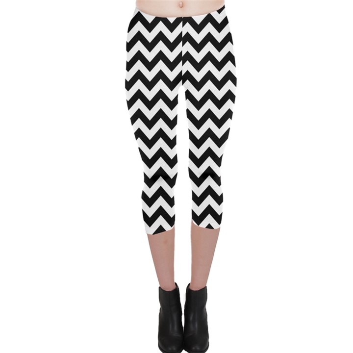 Black & White Zigzag Pattern Capri Leggings 