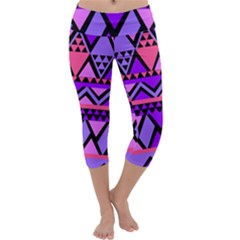 Seamless Purple Pink Pattern Capri Yoga Leggings by Nexatart