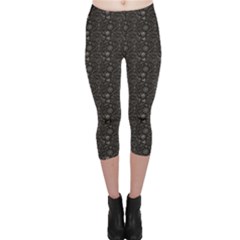 Black Pirate Pattern Sketch Cartoon Capri Leggings