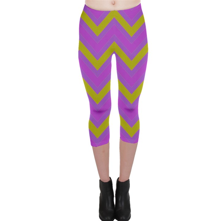 Zig zags pattern Capri Leggings 