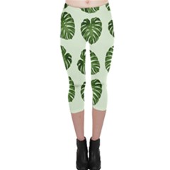 Leaf Pattern Seamless Background Capri Leggings 