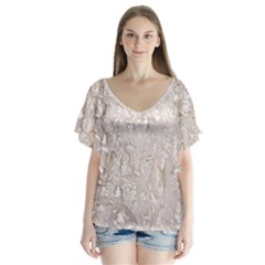Off White Lace Pattern Flutter Sleeve Top by paulaoliveiradesign