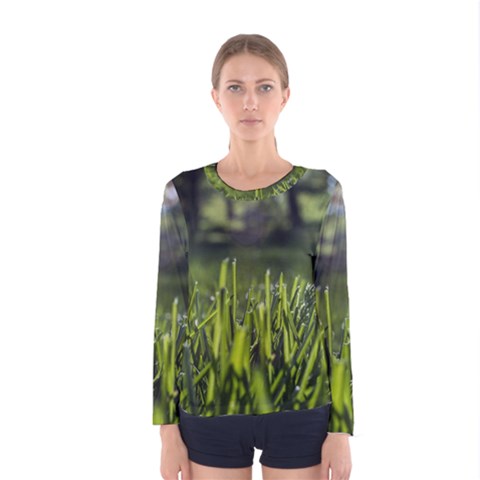 Green Grass Field Women s Long Sleeve Tee by paulaoliveiradesign