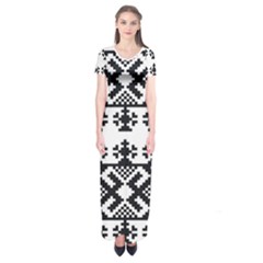 Model Traditional Draperie Line Black White Triangle Short Sleeve Maxi Dress