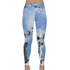 Christmas, Cute Cats Looking In The Sky To Santa Claus Classic Yoga Leggings by FantasyWorld7