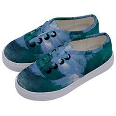 Awesome Wave Ocean Photography Kids  Classic Low Top Sneakers by yoursparklingshop