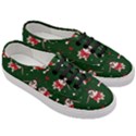Pug Xmas Pattern Women s Classic Low Top Sneakers View3