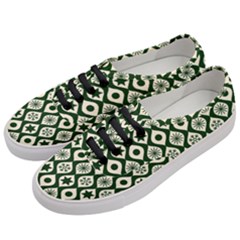 Green Ornate Christmas Pattern Women s Classic Low Top Sneakers