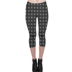 Kaleidoscope Seamless Pattern Capri Leggings 