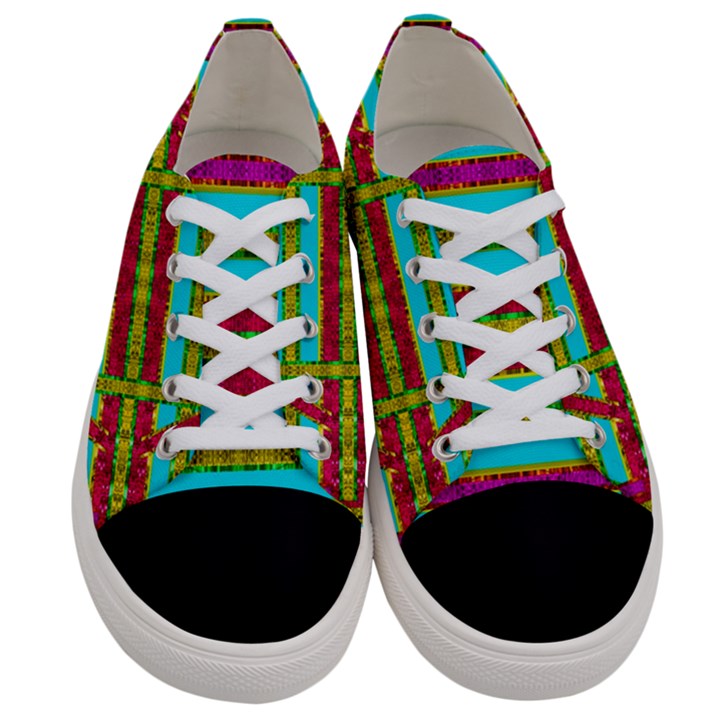 Gift Wrappers For Body And Soul Women s Low Top Canvas Sneakers