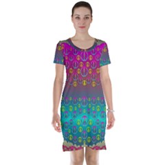 Years Of Peace Living In A Paradise Of Calm And Colors Short Sleeve Nightdress