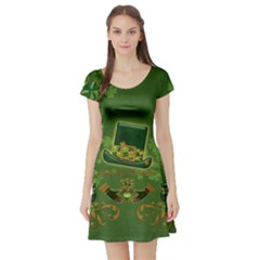 Happy St  Patrick s Day With Clover Short Sleeve Skater Dress by FantasyWorld7