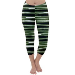 Sketched Wavy Stripes Pattern Capri Winter Leggings 