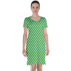 White Heart-shaped Clover On Green St  Patrick s Day Short Sleeve Nightdress by PodArtist