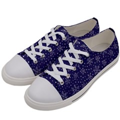Snowflakes Pattern Women s Low Top Canvas Sneakers