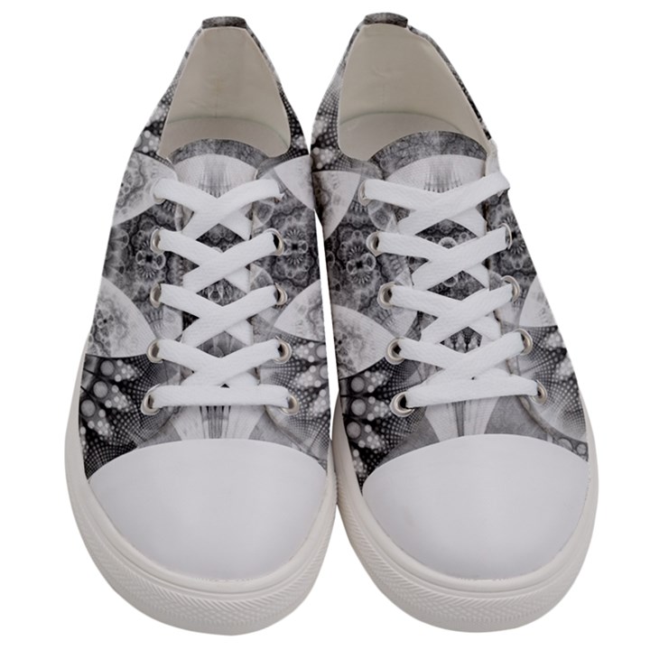 Black and White Fanned Feathers in Halftone Dots Women s Low Top Canvas Sneakers