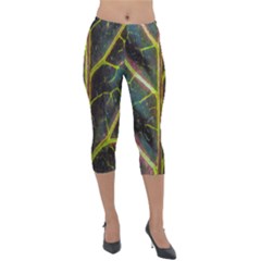 Leaf Abstract Nature Design Plant Lightweight Velour Capri Leggings 