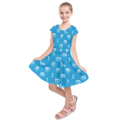 Oktoberfest Bavarian October Beer Festival Motifs In Bavarian Blue Kids  Short Sleeve Dress by PodArtist