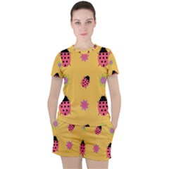 Ladybug Seamlessly Pattern Women s Tee And Shorts Set