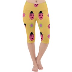 Ladybug Seamlessly Pattern Lightweight Velour Cropped Yoga Leggings