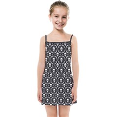 Pattern Skull and Bats Vintage Halloween Black Kids Summer Sun Dress