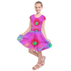 Psychedelic Pink And Red Hibiscus Flower Kids  Short Sleeve Dress