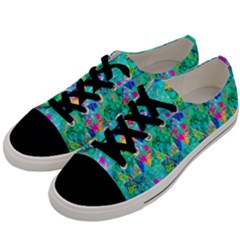 Garden Quilt Painting With Hydrangea And Blues Men s Low Top Canvas Sneakers by myrubiogarden
