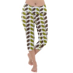 Leaf Plant Pattern Seamless Lightweight Velour Capri Yoga Leggings