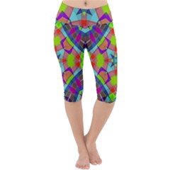 Farbenpracht Kaleidoscope Pattern Lightweight Velour Cropped Yoga Leggings