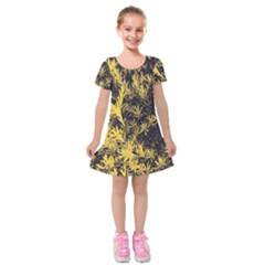 Artistic Yellow Background Kids  Short Sleeve Velvet Dress by Sudhe