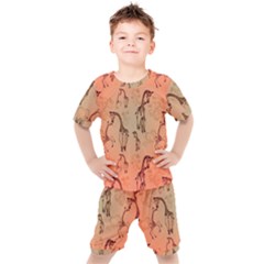 Cute Giraffe Pattern Kids  Tee And Shorts Set by FantasyWorld7