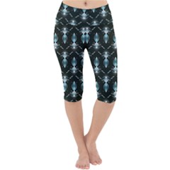 Seamless Pattern Background Black Lightweight Velour Cropped Yoga Leggings