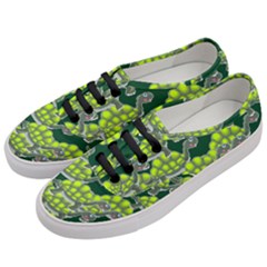 Seamless Turtle Green Women s Classic Low Top Sneakers