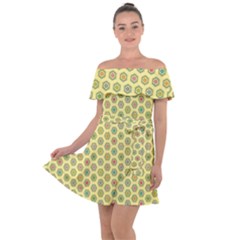 Hexagonal Pattern Unidirectional Yellow Off Shoulder Velour Dress