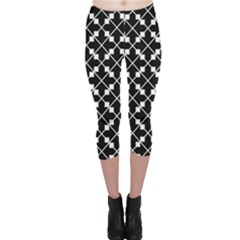 Abstract Background Arrow Capri Leggings 