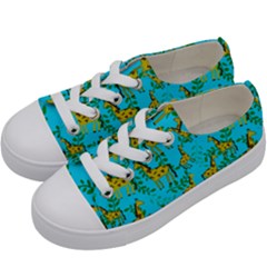 Cute Giraffes Pattern Kids  Low Top Canvas Sneakers by bloomingvinedesign