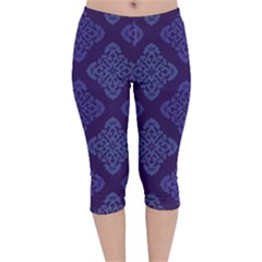 Seamless Continuous Velvet Capri Leggings  by Alisyart