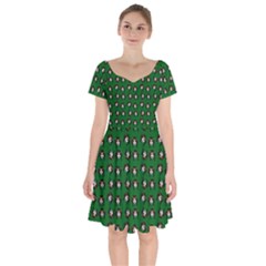 Retro Girl Daisy Chain Pattern Green Short Sleeve Bardot Dress