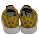 Butterfly Cartoons In Hearts Men s Classic Low Top Sneakers View4