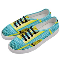 Pop Art Beach Umbrella  Women s Classic Low Top Sneakers