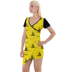 Gadsden Flag Don t Tread On Me Yellow And Black Pattern With American Stars Short Sleeve Asymmetric Mini Dress