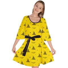 Gadsden Flag Don t Tread On Me Yellow And Black Pattern With American Stars Velour Kimono Dress