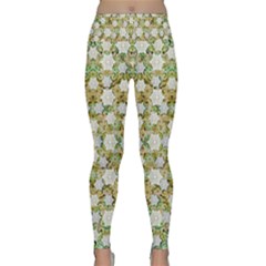 Snowflakes Slightly Snowing Down On The Flowers On Earth Lightweight Velour Classic Yoga Leggings