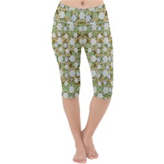 Snowflakes Slightly Snowing Down On The Flowers On Earth Lightweight Velour Cropped Yoga Leggings