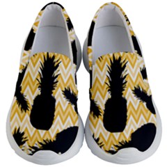 Ananas Chevrons Noir/jaune Kids Lightweight Slip Ons by kcreatif