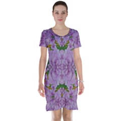 Fauna Flowers In Gold And Fern Ornate Short Sleeve Nightdress