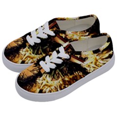 Christmas Tree  1 2 Kids  Classic Low Top Sneakers by bestdesignintheworld