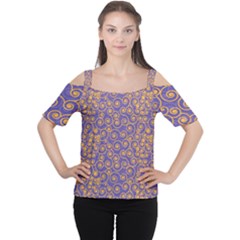 Spiral Patter Seamless Tile Cutout Shoulder Tee