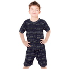 Sweet Dreams Phrase Motif Typographic Pattern Kids  Tee and Shorts Set